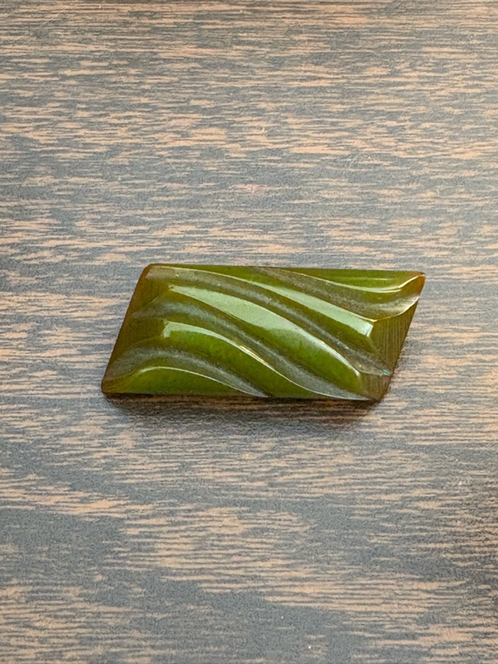 Vintage Green Carved Bakelite Bangle Bracelet and Brooch 1930’s - Picture 7 of 7
